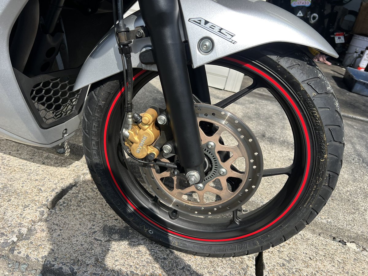 2t_project's tweet photo. 【中古車入荷情報】GIXXER SF155入荷しました!
インド仕様(逆輸入車?)です!
状態はとても良好です♪
直ぐに乗り出し可能です✨
燃費もかなり抜群ですね!足つきはやや高めです☺️
車両価格は15.4万円です!
是非お気軽にお問い合わせください!!
#スズキ #suzuki #gixxer155 #4stroke #sf https://t.co/qZYzEExHIo