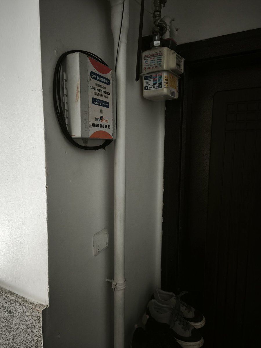 Herkes istediği interneti kullanabilir ancak tam kapımın önüne neden konuluyor diğer internet sağlayıcıları binanın girisindeyken @TurkNet <a href="/TurkNetDestek/">Turknet Destek</a>