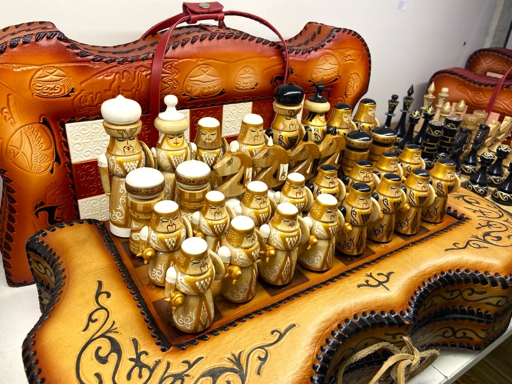 カザフスタン 🇰🇿ではチェスが人気♟️ 手工芸で作られるチェスセット