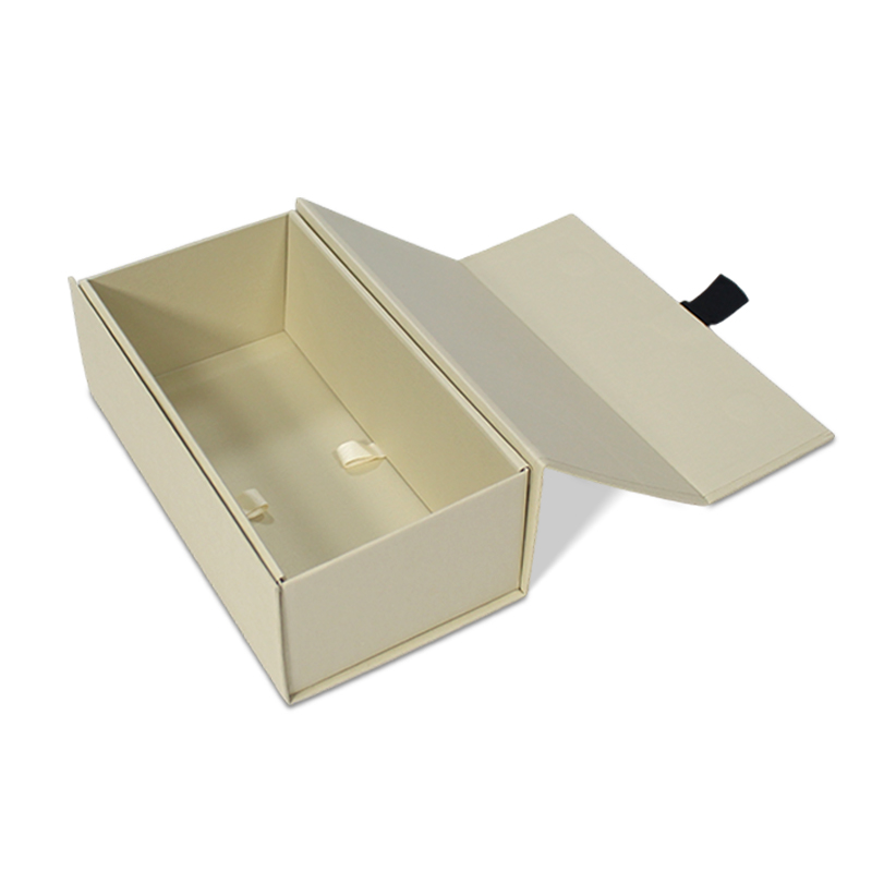 cfpackaging's tweet image. Magnetic clamshell with handle design, more convenient to open. Inner box reinforced on both sides, more stronger to protect the product. It uses a flat-pack design to saves shipping space and easy to assemble.
✅Size： 40X30X10.2 cm
#foldingbox #magneticbox #foldablebox #giftbox