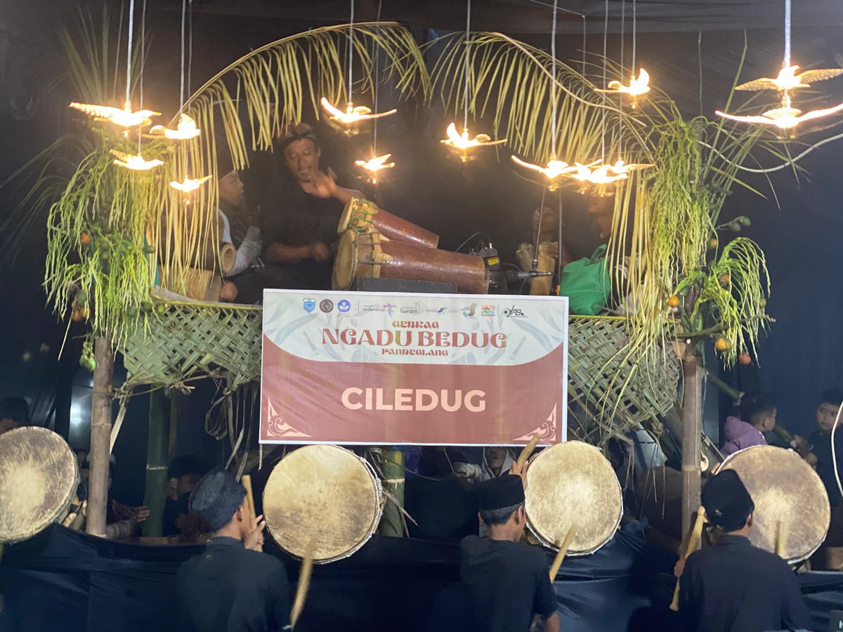 banten_pemprov's tweet image. Tradisi Ngadu #Bedug asal #Pandeglang masuk daftar Kharisma Event Nusantara (KEN) Tahun 2025. Tradisi ini akan dilaksanakan di Pandeglang pada bulan Juni guna menyambut hari raya Idul Adha.  
Rangkaian kegiatan budaya pada #KEN di Banten ada tiga, diantaranya:
1. #Seba #Baduy