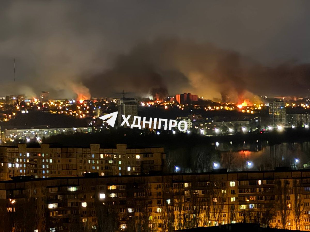 DenysYevchenko's tweet photo. @realDonaldTrump You are a great leader and a wonderful businessman. But you are blind and self-confident. Because of your confidence that an agreement can be reached with Russia, the civilian population of Ukraine is now dying at the hands of Russia https://t.co/sTFpqueYtL