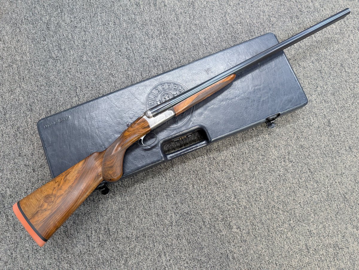 CleaverFirearms's tweet photo. A Fantastic Classic - Beretta Silver Hawk 12 Gauge, 26" Barrels, Ejectors, Very Fine Engraving, Single Trigger, Original Case, Lovely Finely Checkered Walnut Stock with Figure....
#beretta #silverhawk #12gauge #sidexside #cowboy #engraved #rarearms #quality #madeinitaly #classic #rarearms #tight