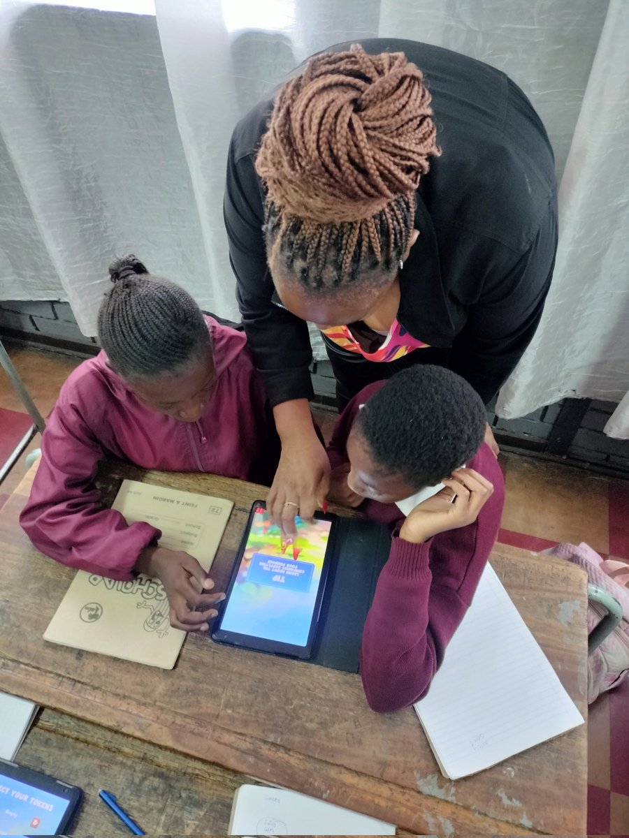 Mpumalanga ICT Club (@ictclub_mp) on Twitter photo We were JuicyGemilicious with the girls and they loved the Juicy Gems App. <a href="/musakeninda/">Nomusa Keninda</a> celebrating women and girls in ICT. #girlsinict #DigiGirlz #techwomen #techgirls We were JuicyGemilicious with the girls and they loved the Juicy Gems App. <a href="/musakeninda/">Nomusa Keninda</a> celebrating women and girls in ICT. #girlsinict #DigiGirlz #techwomen #techgirls