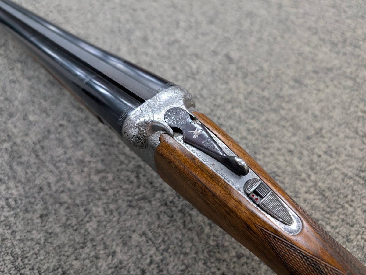 CleaverFirearms's tweet photo. A Fantastic Classic - Beretta Silver Hawk 12 Gauge, 26" Barrels, Ejectors, Very Fine Engraving, Single Trigger, Original Case, Lovely Finely Checkered Walnut Stock with Figure....
#beretta #silverhawk #12gauge #sidexside #cowboy #engraved #rarearms #quality #madeinitaly #classic #rarearms #tight