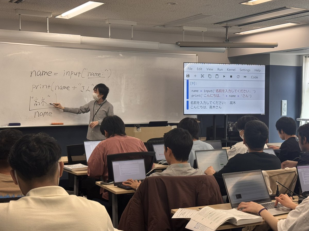IotTtc's tweet image. 新1年生、いよいよプログラミング授業スタート！
今年はまずPythonから始めます！
初めてのコード、初めてのエラーを一緒に味わおう。学生のみなさん、頑張ってください。

#Python入門 #専門学校東京テクニカルカレッジ #IoTプログラミング