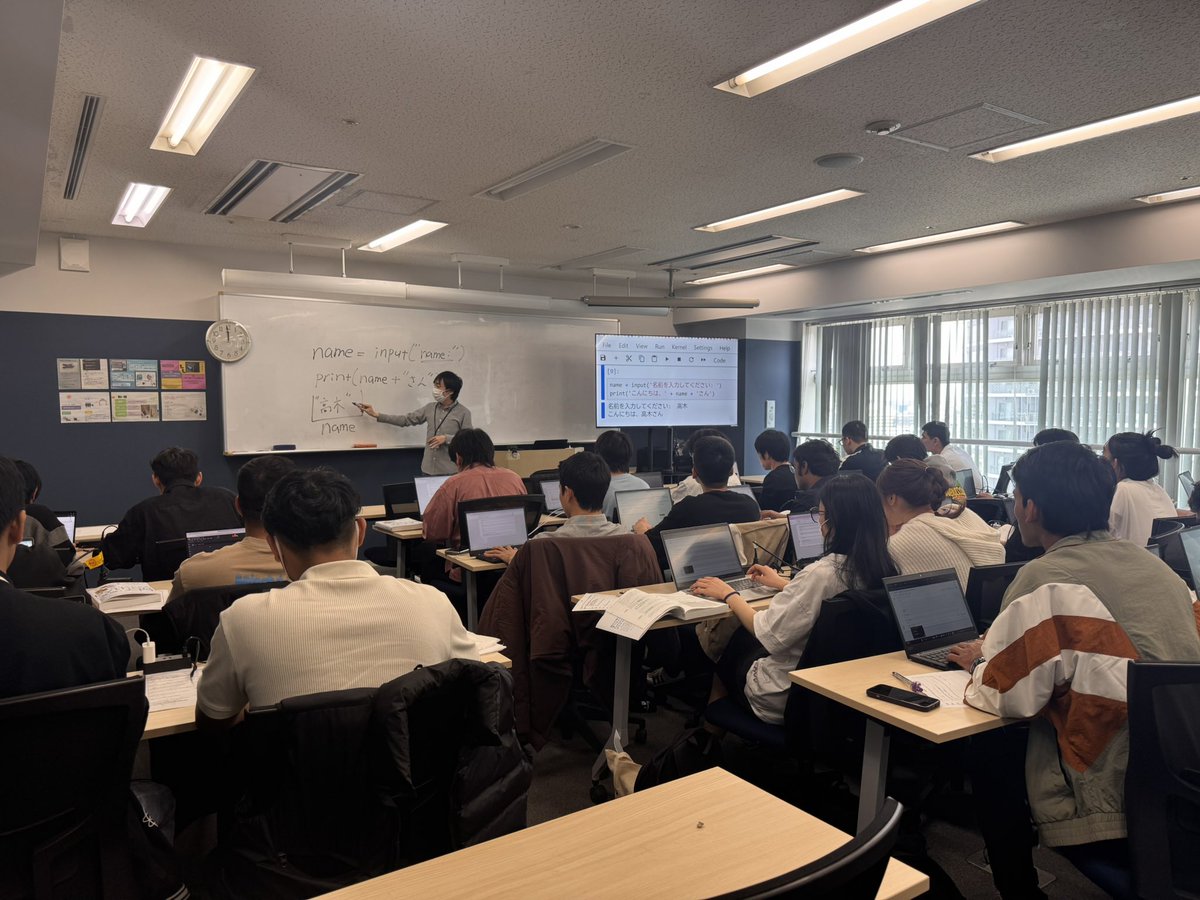 IotTtc's tweet image. 新1年生、いよいよプログラミング授業スタート！
今年はまずPythonから始めます！
初めてのコード、初めてのエラーを一緒に味わおう。学生のみなさん、頑張ってください。

#Python入門 #専門学校東京テクニカルカレッジ #IoTプログラミング