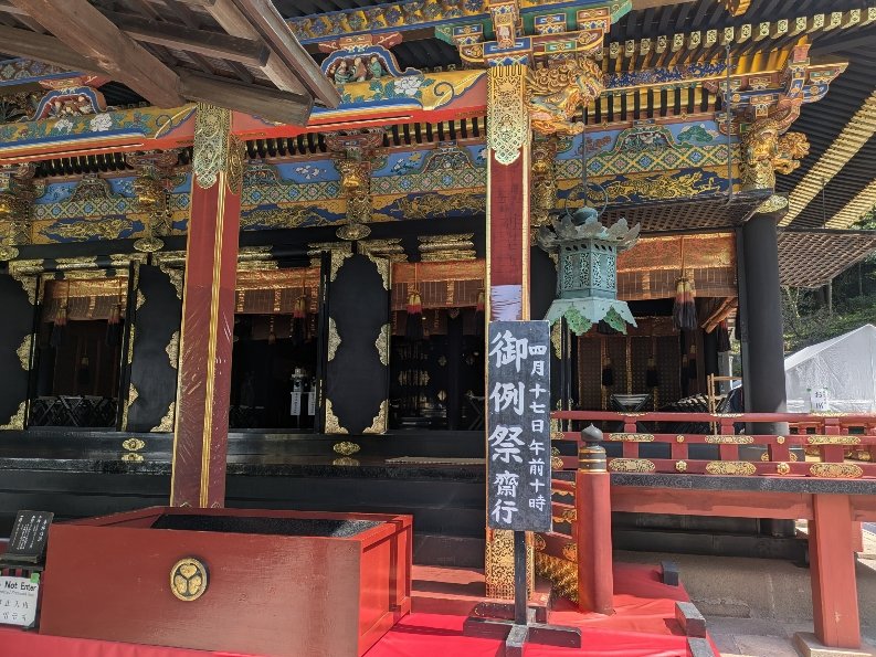 ryuundou919's tweet photo. 本日４月１７日は、徳川家康公の命日で、毎年、久能山東照宮にて御例祭が行われます。私も参加してきたのですが、出席者が徳川宗家（19代）、水戸徳川家（15代）ほか、静岡銀行、鈴与、静岡鉄道など静岡の大企業のお偉い様、県会議員、宝塚ジェンヌなどなど結構すごい面々です。楽しく参加できました。 https://t.co/0zy31jf7QT