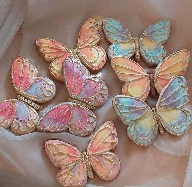 aesttics's tweet photo. butterfly cookies https://t.co/Wf0L3JWciP