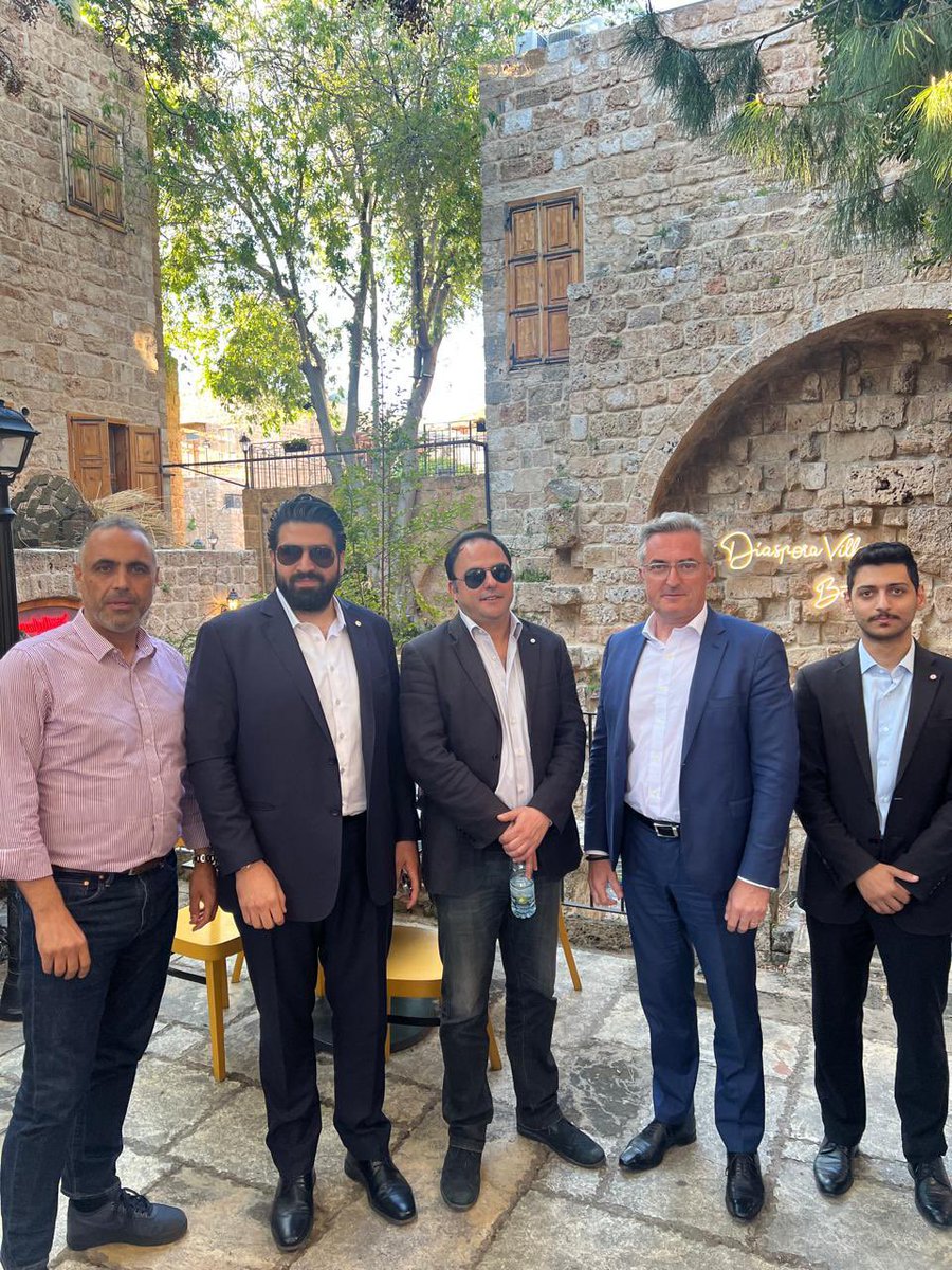 Georges Jamhouri جورج جمهوري (@georgesjamhouri) on Twitter photo J’étais honoré avec mes camarades Marwan Abdallah et Joy Homsi d’accueillir monsieur le sénateur Stéphane Ravier au musée de l’indépendance à haret sakhr.
S’en est suivi une belle promenade dans les rues de Batroun et son port.
<a href="/Stephane_Ravier/">Stéphane Ravier</a> <a href="/marwanabdalah/">Marwan Abdallah</a> J’étais honoré avec mes camarades Marwan Abdallah et Joy Homsi d’accueillir monsieur le sénateur Stéphane Ravier au musée de l’indépendance à haret sakhr.
S’en est suivi une belle promenade dans les rues de Batroun et son port.
<a href="/Stephane_Ravier/">Stéphane Ravier</a> <a href="/marwanabdalah/">Marwan Abdallah</a>