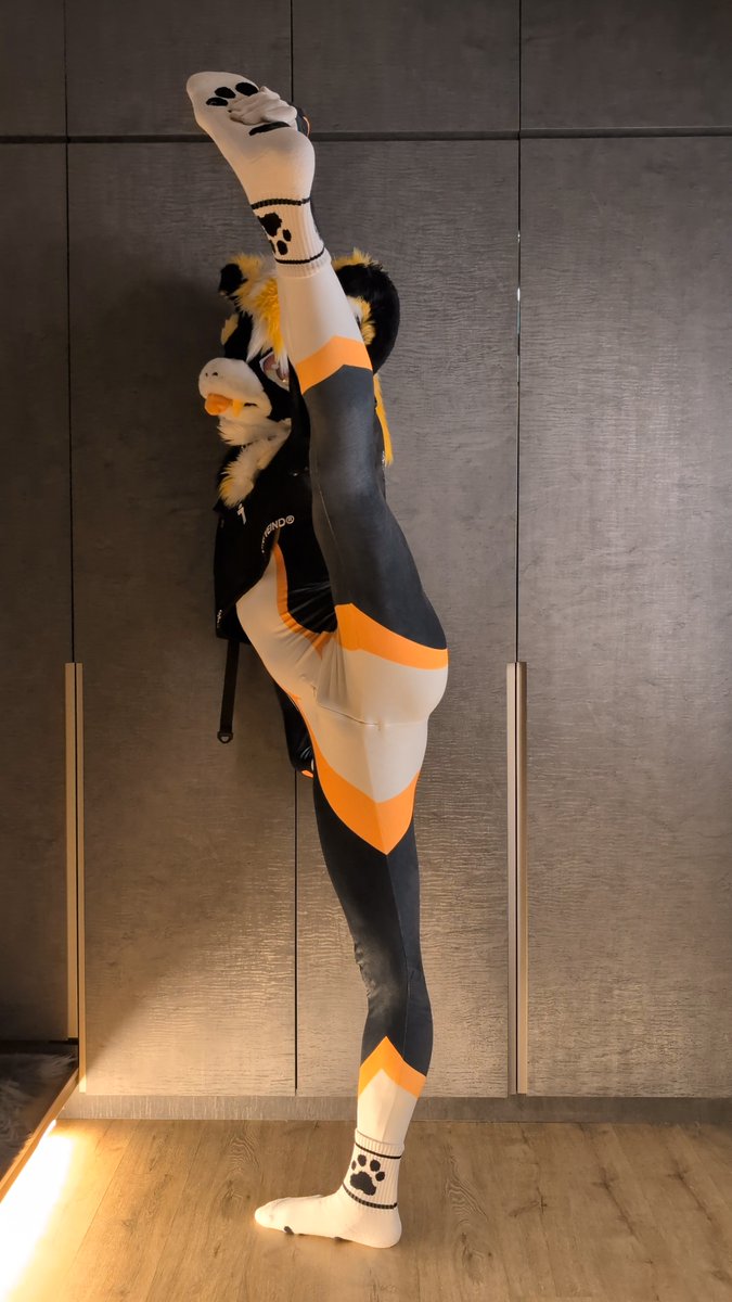 Is this flexible enough? #FursuitFriday