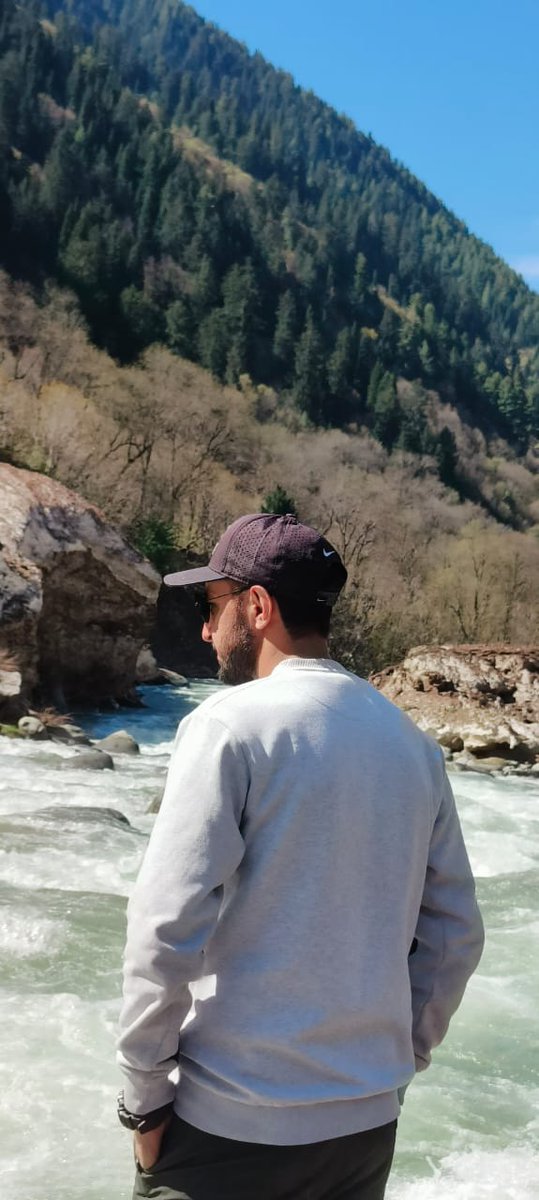 iamdrtanveer's tweet photo. Peace  lies In the woods #nature#Kashmir#Paradise https://t.co/ZgMAXrFYJh