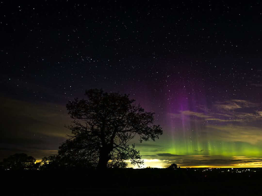 Ian Parkes (@bigkiddaddy1) on Twitter photo Briefly caught the Aurora Borealis last night .
Sadly most of the particles from the solar storm hit during ďaylight hours.
Sheepwalks Stourbridge.
<a href="/Shefali_oza/">Shefali Oza</a> <a href="/bbcmtd/">BBC Midlands</a> <a href="/bbcweather/">BBC Weather</a> @simon@ITVCentral #Astrophotography #NorthernLightsuk #NorthernLights Briefly caught the Aurora Borealis last night .
Sadly most of the particles from the solar storm hit during ďaylight hours.
Sheepwalks Stourbridge.
<a href="/Shefali_oza/">Shefali Oza</a> <a href="/bbcmtd/">BBC Midlands</a> <a href="/bbcweather/">BBC Weather</a> @simon@ITVCentral #Astrophotography #NorthernLightsuk #NorthernLights
