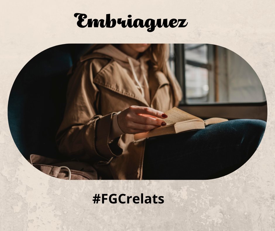 Sus ojos intrusos guillotinan mi embriaguez. Me descentra.
Fin del capítulo. El pitido del tren agita un tropiezo de almas a la fuga mientras persigo a mi personaje en otra página. ¿Dónde está?
Levanto la vista. 
Sonríe tras el cristal con mi libro perfilando sus manos
#FGCrelats