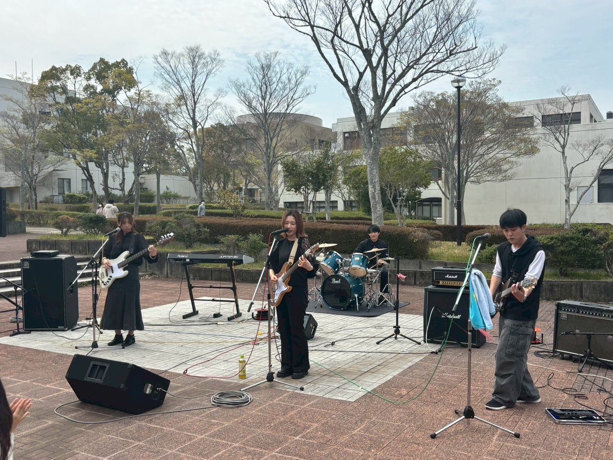 lightmusic_HUTE's tweet photo. カラー週間来てくださりありがとうございました！！
今日は18:10〜から部活です。１回生の皆さん、お待ちしております🎸✨ https://t.co/0xZxaL0EUR