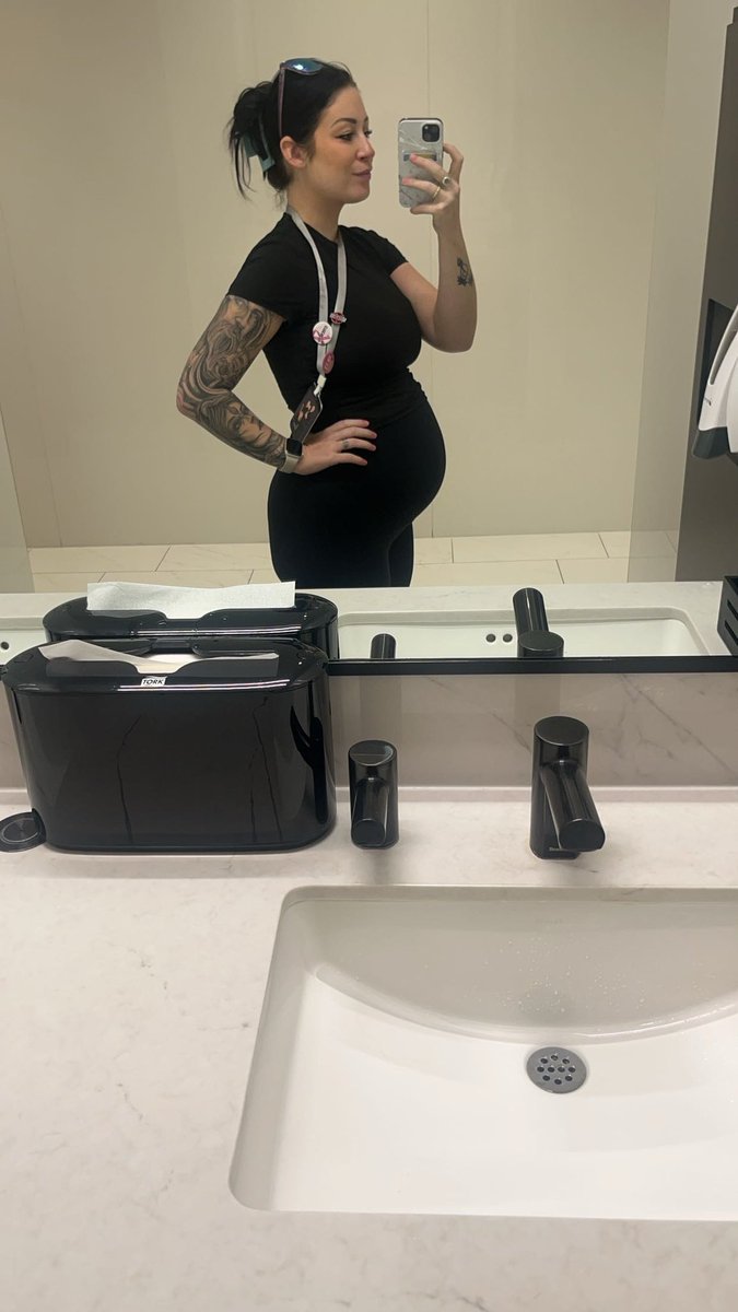 SchultzStevie's tweet photo. Baby bump 🤰🏻 https://t.co/oqlWkW5Y1O