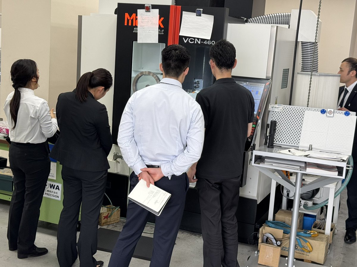 Cominix1's tweet image. 毎年恒例の新人研修。加工見学やチップの取り付け体験等を通して工具に触れてもらいます😊