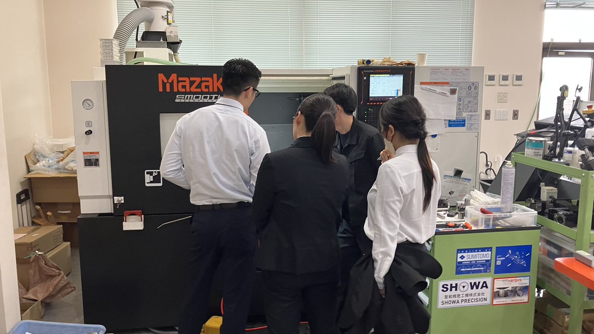 Cominix1's tweet image. 毎年恒例の新人研修。加工見学やチップの取り付け体験等を通して工具に触れてもらいます😊