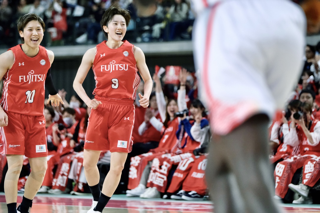 kaznagatsuka's tweet photo. 【バスケ】富士通・町田瑠唯にふさわしい「史上最高のPG」の称号 ライバルも「なんで止められないのかというと...うまいからです」と脱帽
#町田瑠唯 #RuiMachida
#富士通レッドウェーブ
https://t.co/PfHY6Mfzie https://t.co/BzLCfmZghf
