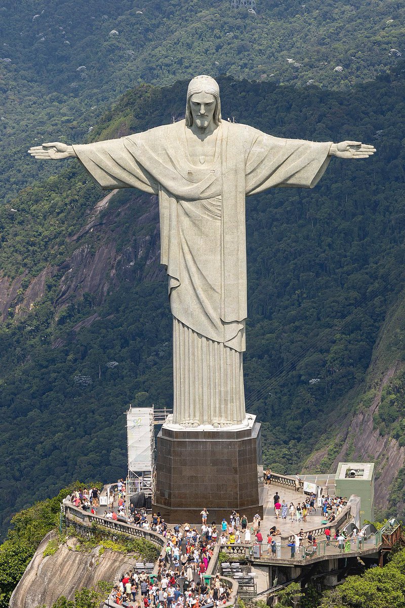 ur_spicy_friend's tweet image. This demonic statue should be stripped down to restore mountain aesthetics