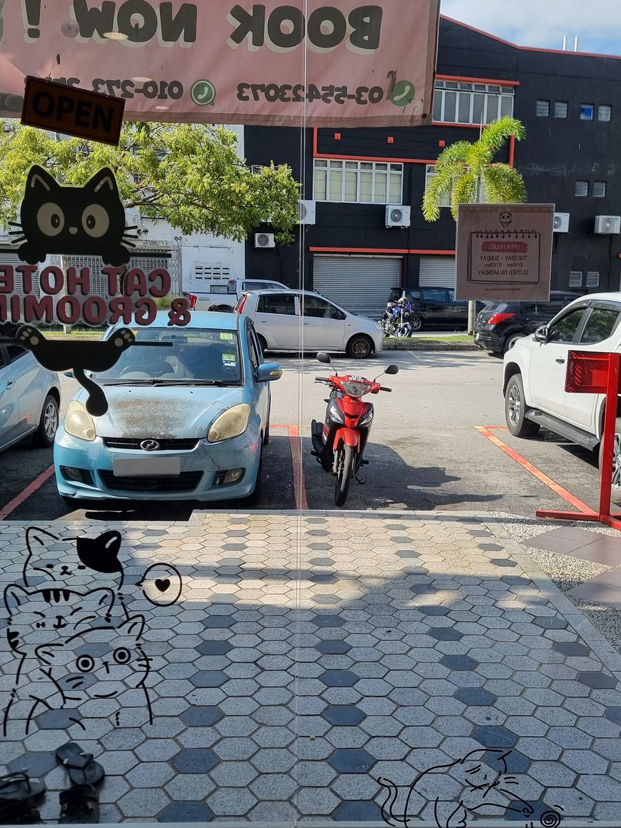 fariedakim's tweet photo. @sacitycouncil kalau motor parking kt tmpat letak kereta kena bayar parking jugak tak ? Sbb byk jugak motor parking kt tmpt kereta ni padahal ada je kwsan parking motor.. https://t.co/RDmlFDEfC4