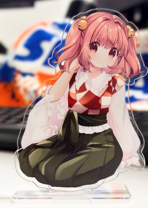 春例大祭のグッズ届きました〜!小鈴ちゃん着せ替えアクスタ!マグネットでお洋服がくっついています。サイズは10cm程です。 