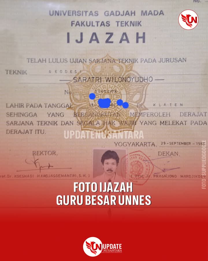 BebySoSweet's tweet photo. Prof. Saratri Wilonoyudho, lulus 86 (Jokowi lulus 85). Menunjukkan ijazahnya yg sangat berbeda. 
Salah satunya, menurut beliau di jaman itu foto  ijazah tidak boleh berkaca mata.

Perbandingan antara yang asli dan palsu..! https://t.co/in6KeASfaK