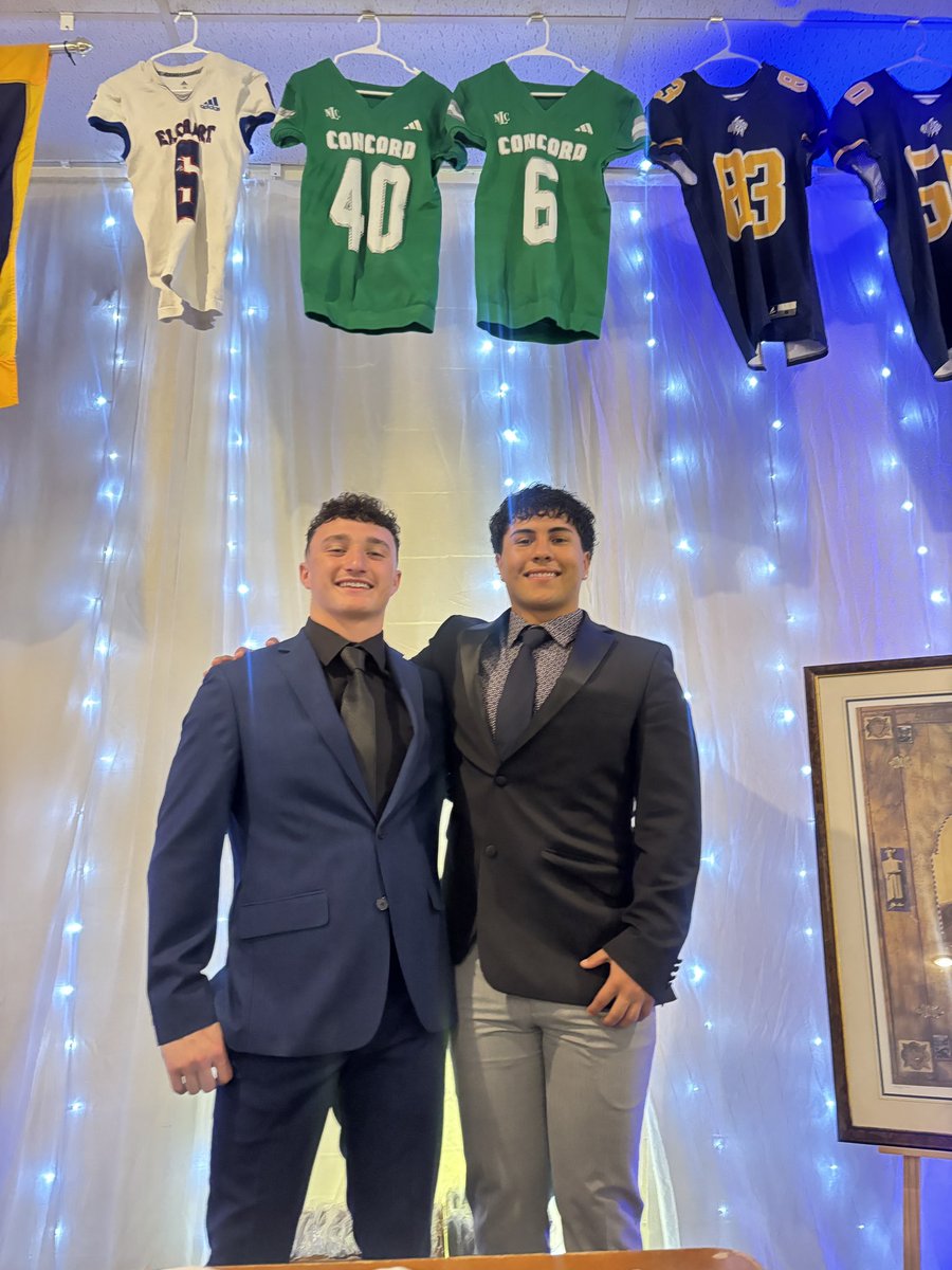CoachKoehlerCHS's tweet photo. What a night! @mimartinezzz &amp; @BryceF5OH join a prestigious group of elite academic &amp; accomplished high school football players. Moose Krause recipients are the best of the best of Michiana. You two are the epitome of F5OH! https://t.co/bu54bd81LD