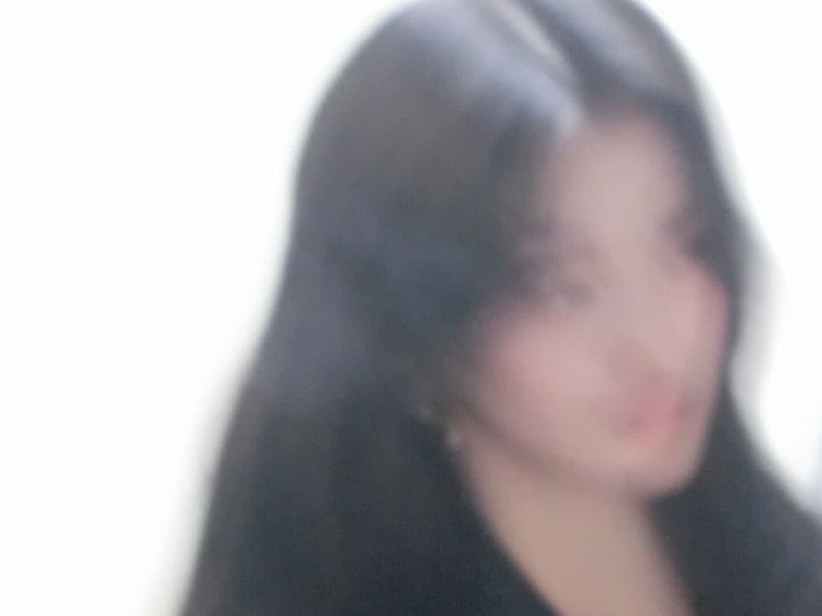 ILLIT_twt's tweet photo. 𓂃.*･ﾟ🥀 🐈‍⬛ 𓈒𓏸︎︎︎︎.·*.⋆

#IROHA #이로하 #ILLIT #아일릿 https://t.co/Nl4CJY62VG