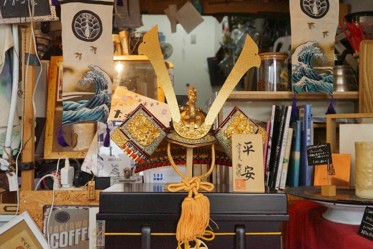 こんにちは。フラスタです。

4月17日(木)は、13:00-17:00過ぎにて
「あきのりかすや」がお待ちしてます！

兜を被っているとかいないとか。