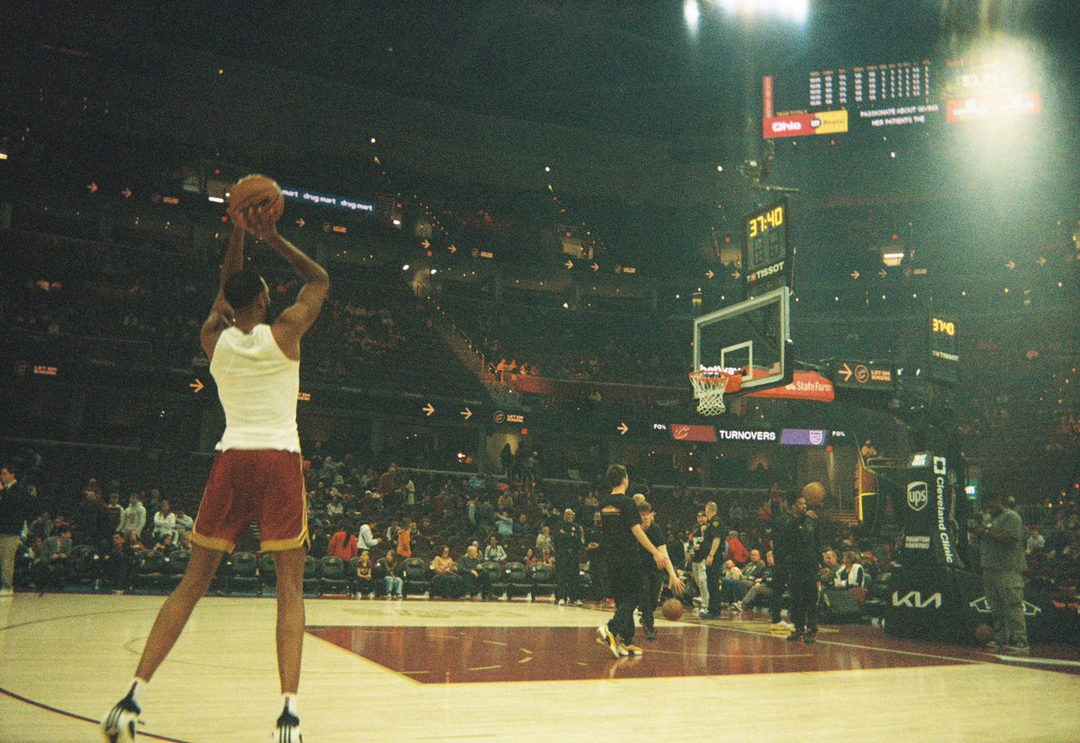 ndyDiederich's tweet image. Took a disposable film camera courtside to the Cavs/Kings game... had some fun in the process.
#LetEmKnow