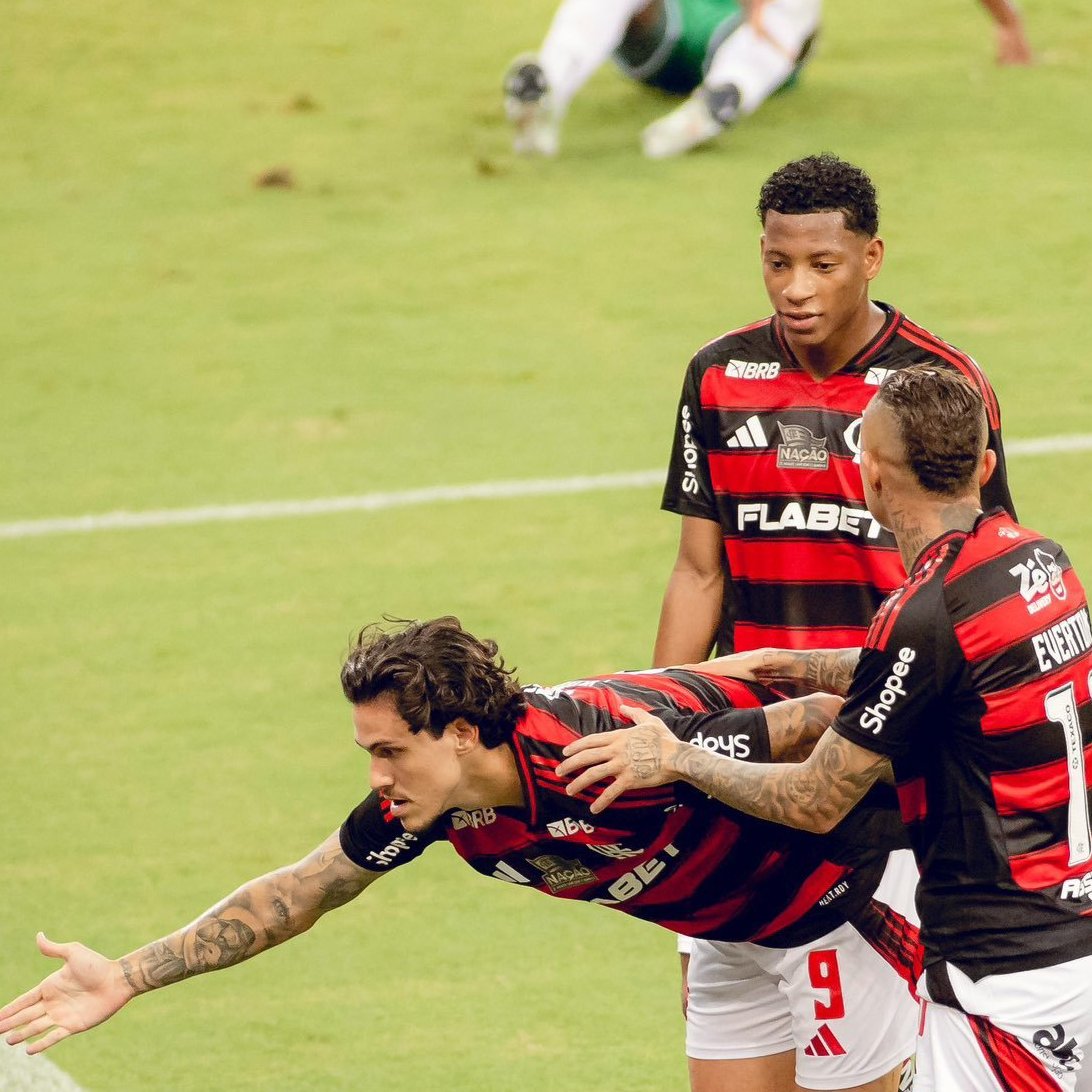 O Plata olhando tipo assim : "Crlh, o homem é brabo mesmo, bem que me falaram"