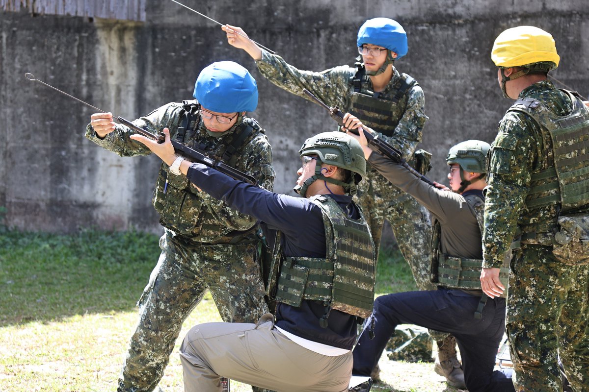YDN_NEWS's tweet image. 🇹🇼To strengthen the marksmanship skills of #reservists, the #ROCArmedforces&apos; first round of this year&apos;s &quot;Voluntary Rifle Shooting Training for Reservists&quot; was carried out yesterday at the 137th Brigade. 
Sixteen veterans from various branches were conducting #T91 rifle zeroing,…