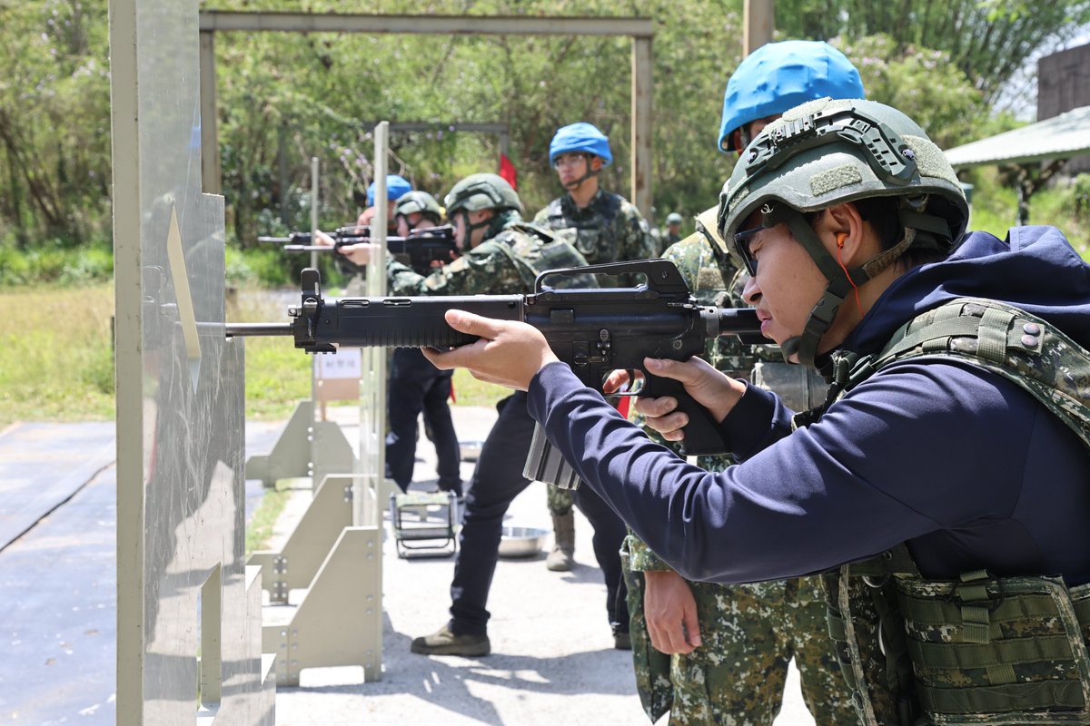 YDN_NEWS's tweet image. 🇹🇼To strengthen the marksmanship skills of #reservists, the #ROCArmedforces&apos; first round of this year&apos;s &quot;Voluntary Rifle Shooting Training for Reservists&quot; was carried out yesterday at the 137th Brigade. 
Sixteen veterans from various branches were conducting #T91 rifle zeroing,…