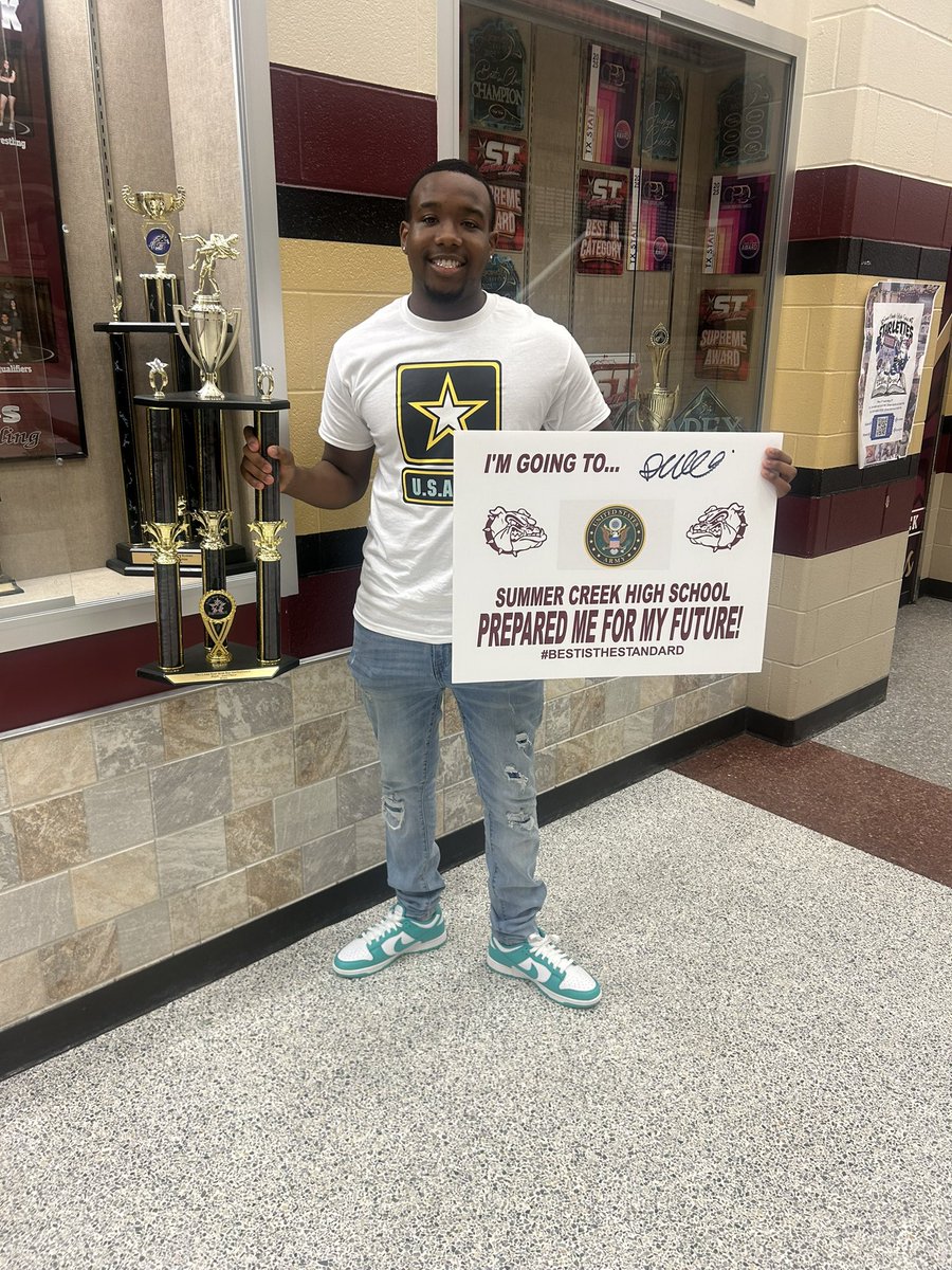Dirty_65D's tweet photo. SENIOR SIGNING DAY and my Official SWEARING IN DAY came 4 days apart #usarmy thank you @HumbleISD_SCHS  I appreciate all the support the past 3 year.!!!! https://t.co/uagWyGil4J
