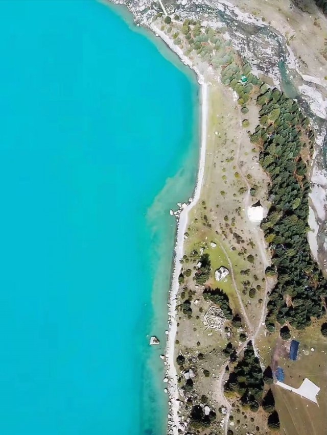 GanziChina's tweet image. Yulonglacuo beneath Chola Mountain sparkles like a sapphire! 
#GanziGuide #SpringTrip #lake #hiking #Travel #China