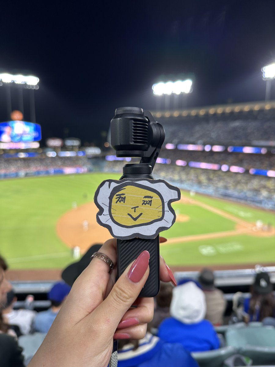kidultakki's tweet photo. JAEHYUK FINALLY SAW HIS JJAE JJAE TV LOGO ON OUR MATCHING CAMERAS

@treasuremembers @ygtreasuremaker
#TREASURE #트레저 #JAEHYUK #재혁 #dodgers #TREASUREinLA https://t.co/ruNlGqGjwk