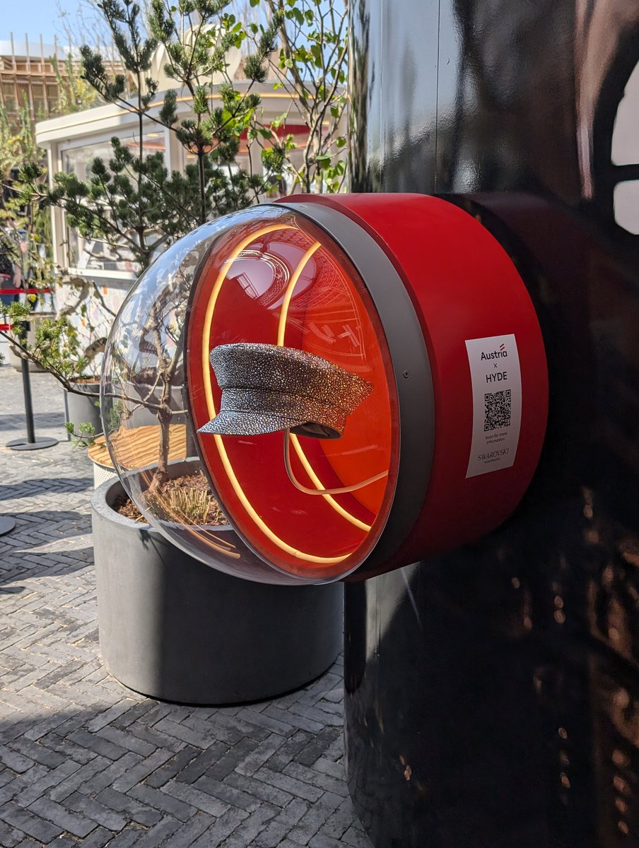 ☆値下げ☆大阪万博　オーストリア　HYDE Edyh ステッカー　スワロフスキー 大阪万博 オーストリア HYDE Edyh ステッカー スワロフスキー 万博