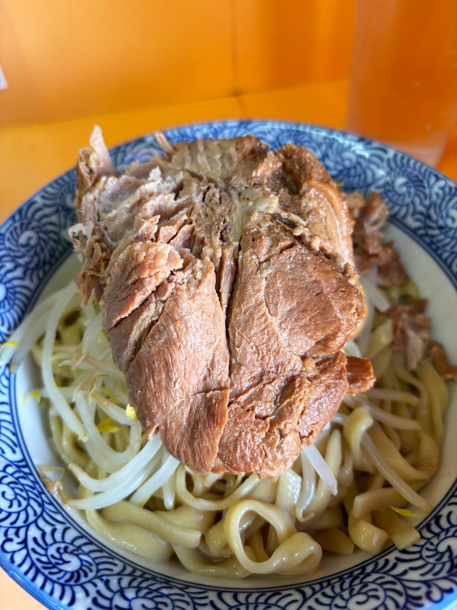 Akkey@幸手

担々もりそば
チャーシュー

ポカポカ陽気で冷やしが美味い‼️
程良い辛さでシャキシャキもやしがベストマッチでした✨冷や麺も良き☺️

笑っちゃうようなデカ端豚あざました🍖
お腹いっぱいご馳走様でした🙌