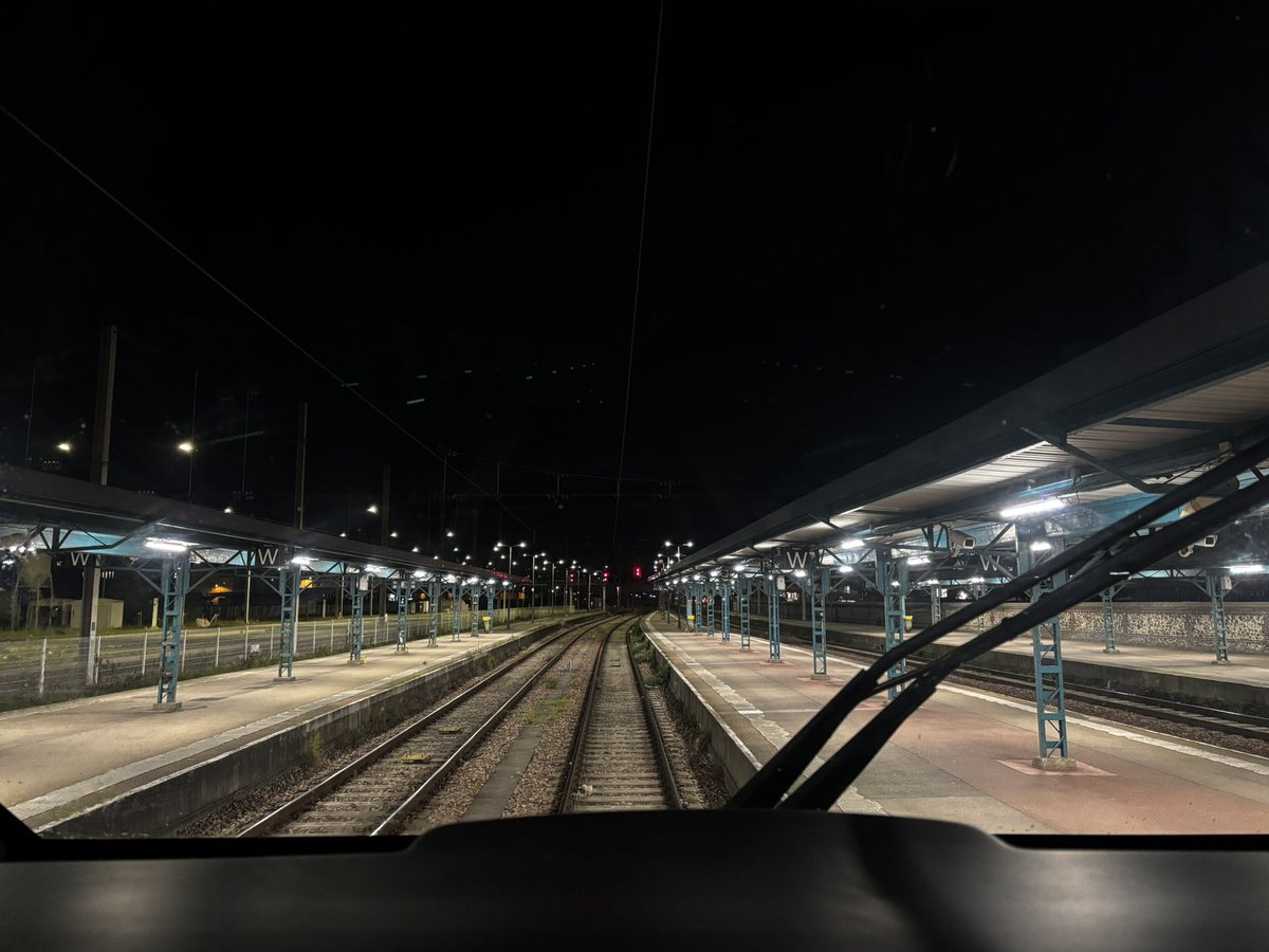 Bonjour à tous 👋, et surtout bon réveil ⏰ 🥱
Je vous conduis jusqu’à Paris St Lazare, avec le 🚊NOMAD3️⃣1️⃣0️⃣0️⃣ et enfin jusqu à Caen, avec le 🚊NOMAD3️⃣3️⃣3️⃣3️⃣ <a href="/train_nomad/">SNCF NOMAD TRAIN</a> 
Une petite sieste 😴 après tous ça ☺️
Belle journée ⛅️ 
<a href="/UsagersSNCF/">UsagerSNCF - #ADURN ParisRouenLeHavre</a> <a href="/udupc14/">🚅UDUPC : Usagers du Paris-Caen-Cherbourg</a> <a href="/defenseaxessud1/">Défense des axes ferroviaires sud Normandie</a>