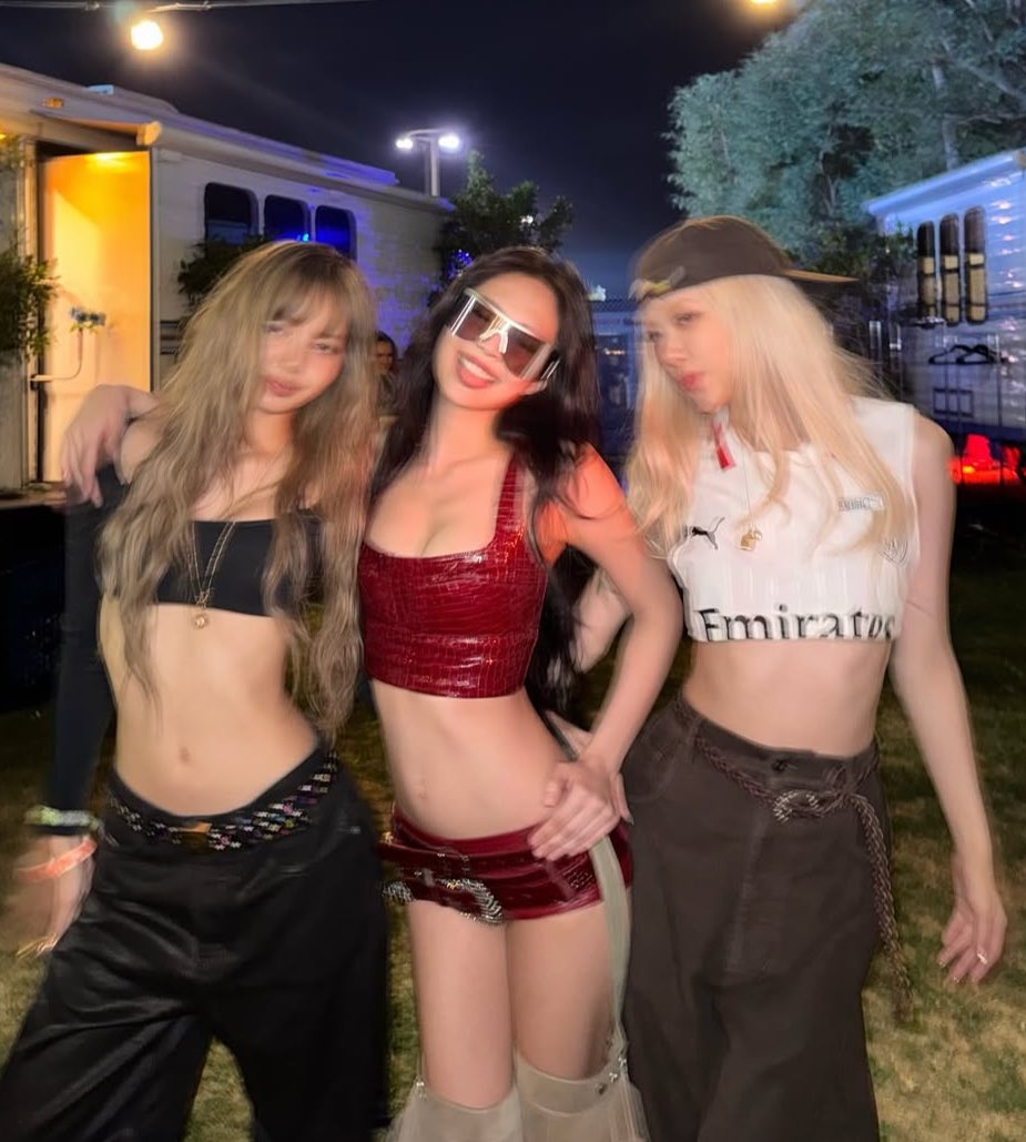 rosé with jennie and lisa