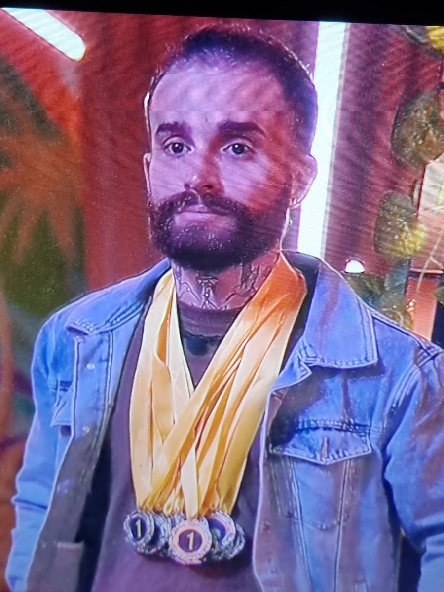 SpoilerMister's tweet photo. Hagamos realidad el sueño de este medallista olimpico #LaCasaDeLosFamosoCol2 #LaCasaDeLosFamososCol2 #LaCasaDelLosFamososCol https://t.co/GZiJWTqG8k