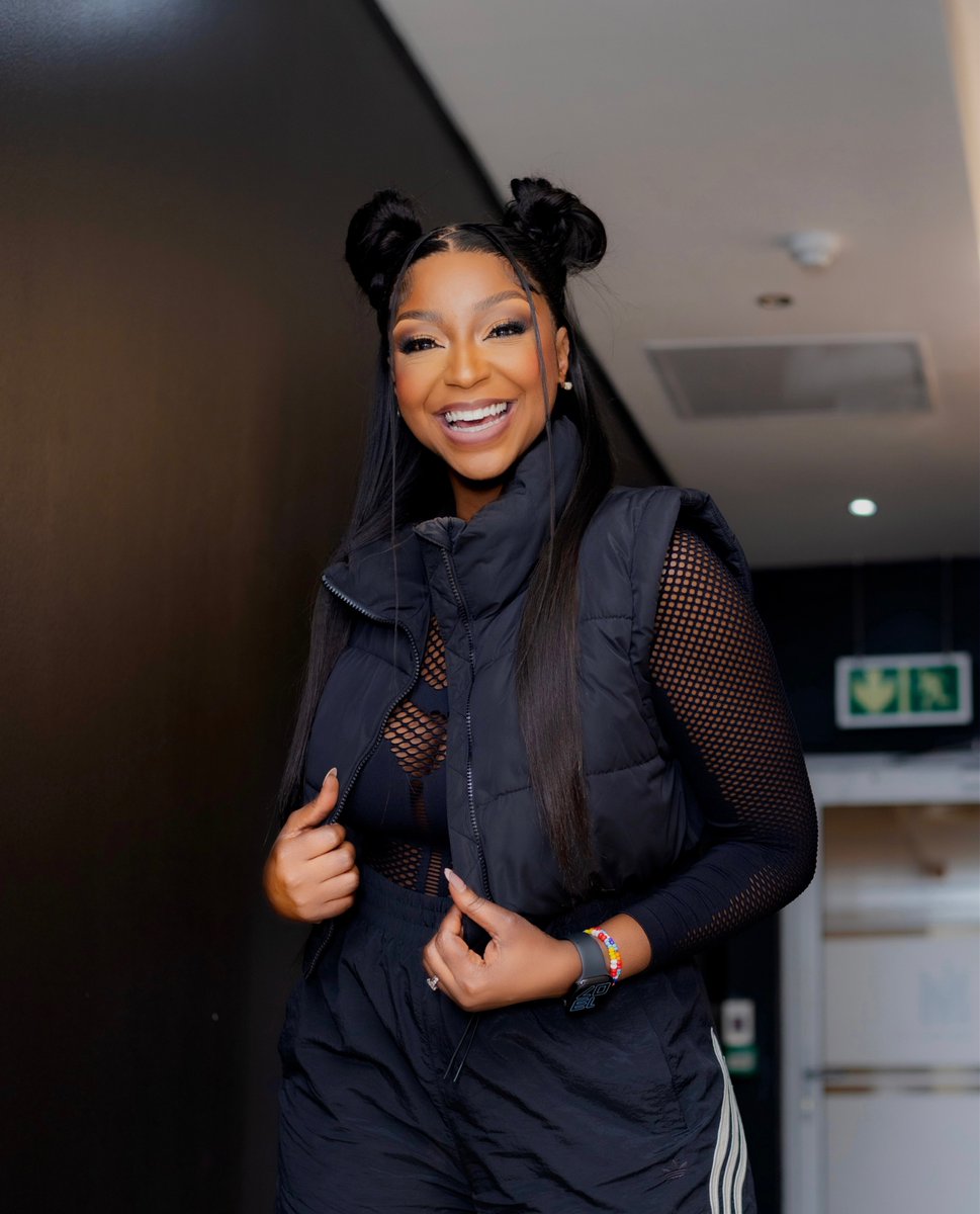 KhutsoTheledi's tweet photo. You woke up today. That’s no small thing. That breath in your lungs? That’s purpose. That’s grace. You’ve been entrusted with another day.  This is not just a Thursday… It’s an invitation from God to rise above what tried to break you.
Yes, they doubted you. Yes, they spoke against you. But God never took His eyes off you.

And when He says the blessing is yours, it doesn’t matter who tried to block it. Promotion, peace, healing, restoration, it’s all on the way. Not because of luck. But because He said yes.

So walk through this day with your head high. Not in pride, but in promise. Not in fear, but in faith.
You will never get this day back. Make it matter. Make it count.
 Let’s break away from doubt
#AHiFambeni Let’s go! 9AM to 12PM belongs to us on #BreakAwayWithKhutsoTheledi