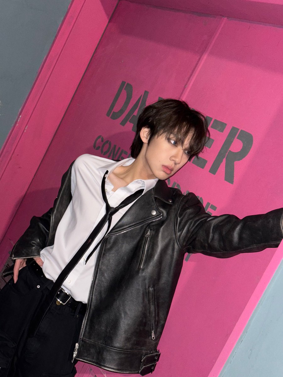 thessyndrome's tweet photo. [📸] 'My Songs Know What You Did In The Dark (Light Em Up)' BEHIND PHOTO

🔗 https://t.co/Mp6870OU29

#석준호 #SEOKJUNHO
#石晙顥 #ソクジュノ 
#FallOutBoy #MySongsKnowWhatYouDidInTheDark #LightEmUp
#더씬드롬 #THESSYNDROME 
#드림캐쳐컴퍼니 
#DREAMCATCHERCOMPANY https://t.co/OU7AgsgXk2