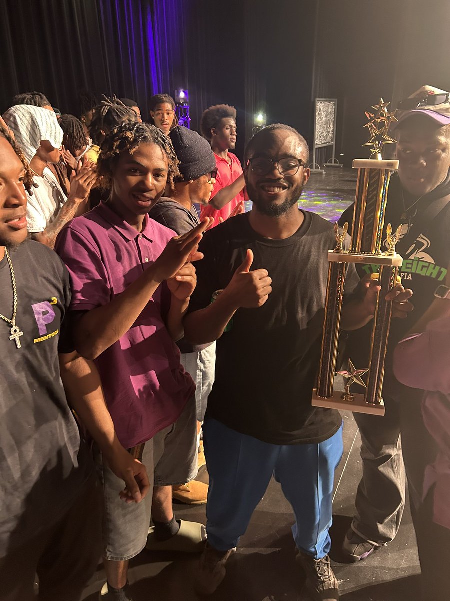 Clarkeboyrylo's tweet photo. Tre-8 #1 

Biggest supporter of my boys and co mentors. Proud of them 🥇 https://t.co/n316bCN8Ab