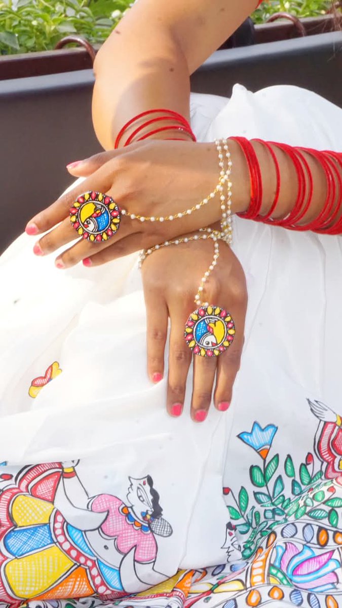 mithilakritihub's tweet photo. Handcrafted jewelry set with handmade mithila painting design.
Beautiful attractive set for women & girls.Can be worn on any occasion. Designed to match with all traditional Indian wear.
#earrings #necklaceset #jewelleryset #artoninstagram #artofmithila #handmadeart #mithilaart https://t.co/FmC1w0krb4