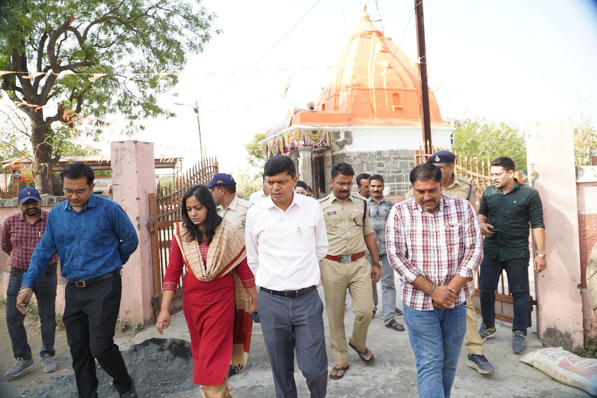 collectorUJN's tweet image. कलेक्टर श्री रोशन कुमार सिंह ने पंचकोशी यात्रा मार्ग के करोहन पड़ाव का निरीक्षण किया।
मौके पर पहुंचकर व्यवस्थाओं का लिया जायज़ा, अधिकारियों को दिए जरूरी निर्देश।

#PanchkroshiYatra #Ujjain #RoshanKumarSingh #DistrictCollector #MPNews