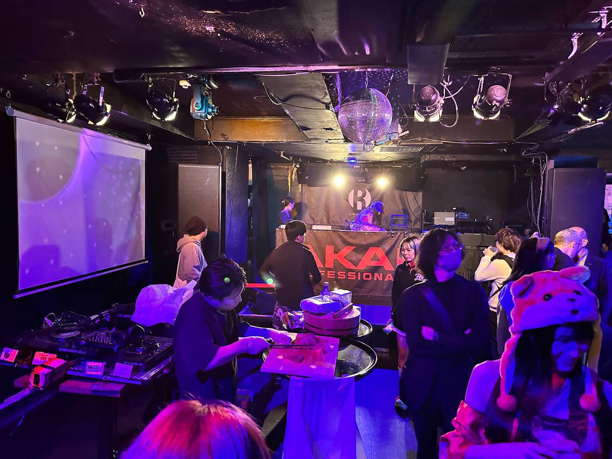 yutosakurai0216's tweet photo. #TOKYOWEB3NIGHT 大盛況でした🤩
会場から離れた渋谷でありながら、これだけ多くの方々にお集まりいただき嬉しい限りでした✨
また、イベントを作り上げてくれた仲間に感謝です🙏
@MaturiCrypto
@sakai_web
@yunnkerujidouka
@komiya5395
@ROU_MAJI_MA
これからも #Web3 業界を盛り上げていきましょう❤️🔥
#TEAMZ2025