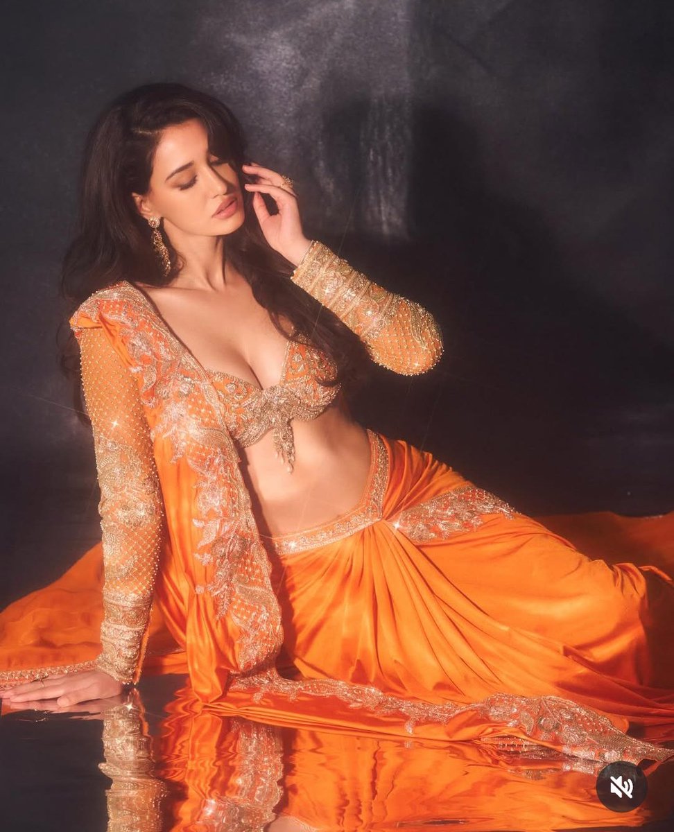 Yoursarika's tweet photo. Which One is Better 
#DishaPatani https://t.co/RAyUq0WwO6