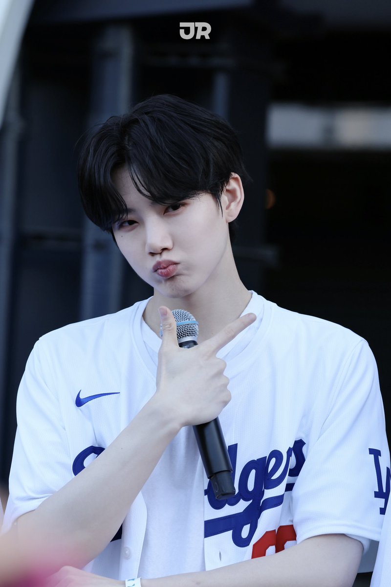 250416 🫴🏻

#JUNKYU #준규 #ジュンギュ
#TREASURE #트레저 #トレジャー
#LetsGoDodgers